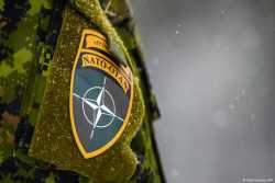 Экс-генсеки НАТО призвали к всесторонней помощи Украине