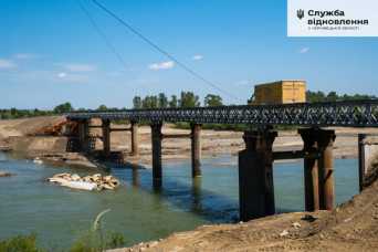 У Чернiвецькiй областi вiдкрили проїзд тимчасовим мостом через Прут