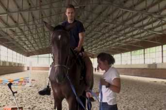 Раненых украинских военных лечат при помощи иппотерапии