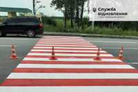 В Житомiрськiй областi поновлюють червоно-бiлi "зебри" та замiнюють дорожнi знаки