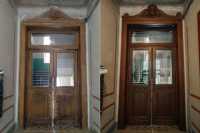 У будинку в центральнiй частинi Львова вiдновили особливi дверi