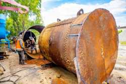 Харкiвськi комунальники виготовили для вiйськових металевий блiндаж