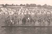 Киевские миниатюры: как 100 лет назад открылся первый пляж на Трухановом острове
