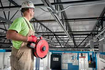 Аккумуляторное устройство для протяжки кабеля Milwaukee M18 FPFT. Обзор