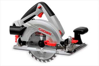 Аккумуляторная дисковая пила Crown CT25002–165HX в работе