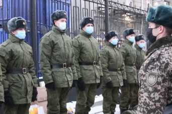 До начала весны в России призовут до 150 тыс. человек