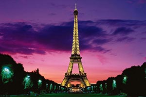 На самой верхушке Эйфелевой башни обнаружена тайная комната