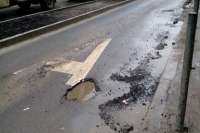 Через три месяца после ремонта во Львове развалилась дорога