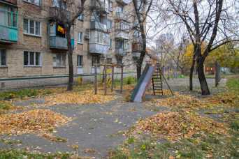 В Днепровском районе полно советских детских площадок