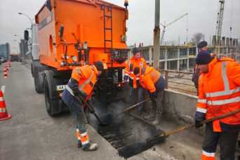 В Киеве уже отремонтировали почти 9 тыс. кв. м дорог