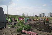 Скандальную стройплощадку начали превращать в сквер