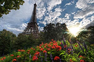 Эйфелева башня начнет работать на ветровой энергии 
