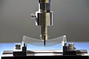 Изобретено стекло прочнее стали