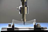 Изобретено стекло прочнее стали