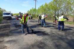 На дорозi до Чернiгова лiквiдовують ямковiсть