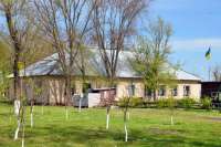 Здание сельсовета под Запорожьем пришли ремонтировать связанные предприниматели