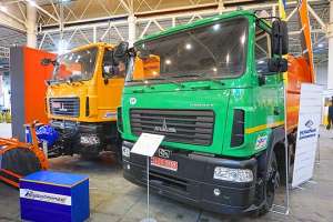 В Киеве представили коммунальную технику на базе МАЗов
