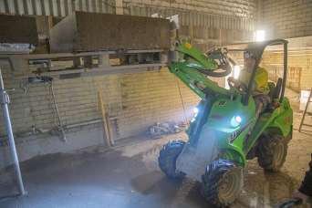 На украинский рынок выходит линейка электрических мини-погрузчиков. Часть 3