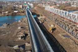 Найдовший модульний металевий мiст вiдкрили для проїзду