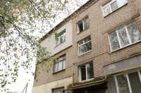 У Днiпрi замiнюють вибитi пiсля ворожих обстрiлiв вiкна у пiд&#039;їздах