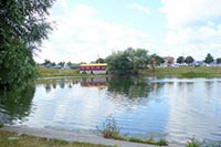 Из киевского озера достали грузовик бытовой техники