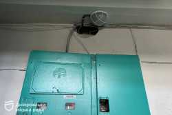 У багатоповерхiвках Днiпра продовжують модернiзацiю електричних мереж