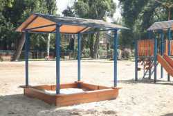 Коштом приватного пiдприємця у Днiпрi замiнили дитмайданчик