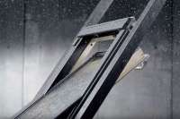 Как работает сенсор дождя в мансардных окнах. Видео