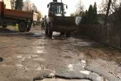 На дорогах Буковини латають ями