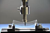 Создано гибкое стекло, которое прочнее стали