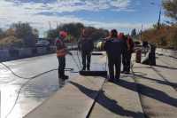 На шляхопроводi бiля Хмельницького розпочато влаштування гiдроiзоляцiї