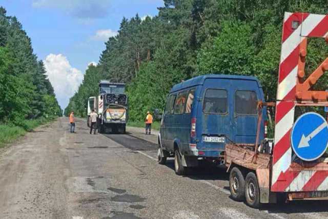 Належне транспортне сполучення державними дорогами забезпечують ямковим ремонтом