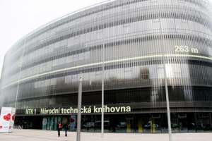 Обрушился стеклянный фасад самой современной библиотеки мира