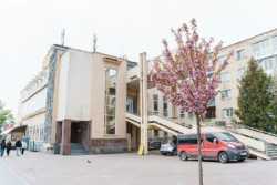 У Вiнницi вiдновлюють пошкодженний ракетним обстрiлом РАЦС