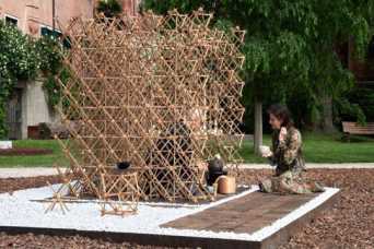 Чайный домик построили из пищевых отходов