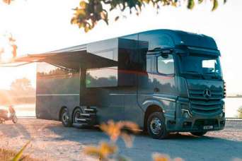 На базе грузового Mercedes-Benz Actros построили роскошный автодом
