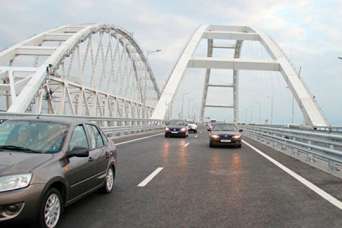 Как выглядит Керченский мост 23-мая 2018 года в 13.00, через неделю после открытия автомобильного движения. Фото