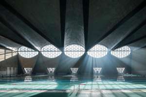 Солнце в бассейне стало лучшей архитектурной фотографией года