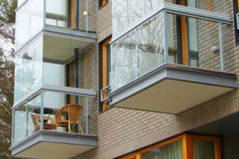 Из-за одного ЖК во всем городе запретили трогать балконы