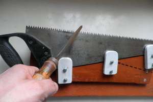 Как своими руками правильно точить и разводить пилу