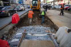 У Києвi оновлюють шляхопровiд та трамвайнi колiї