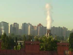 В Киеве запретили работу фанерного завода