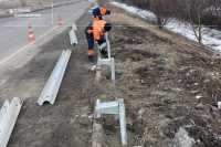 На дорогах Днiпропетровської областi вiдновлюють бар&#039;єрне огородження