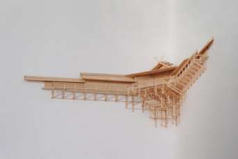 Миниатюрный храм поместили в угол