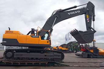 В Украину поступила большая партия мощных экскаваторов Volvo