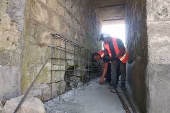 У Хмельницькiй областi вiдновлюють мiст через рiчку Вовчок