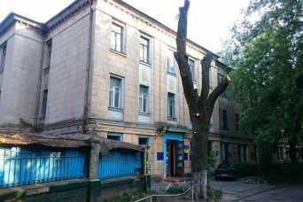 Договiр про реконструкцiю Української студiї хронiкально-документальних фiльмiв з надбудовою визнаний недiйсним