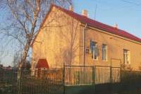 Ремонтировать спортплощадку пришли компании с одним и тем же работником