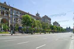 У Києвi дорожники оновлюють покриття Хрещатику