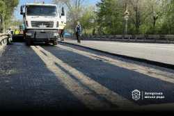 На Хортицi ремонтують дорогу